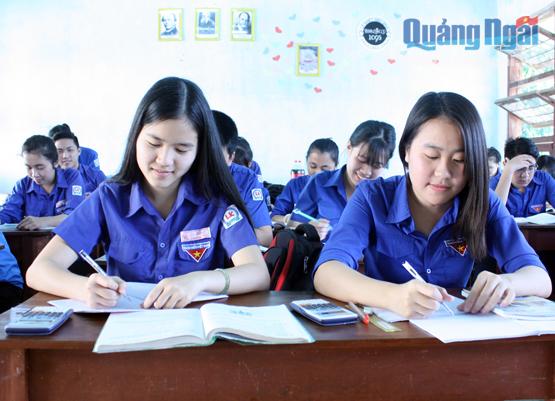 Các thí sinh Trường THPT chuyên Lê Khiết sẵn sàng cho kỳ thi THPT quốc gia 2016.