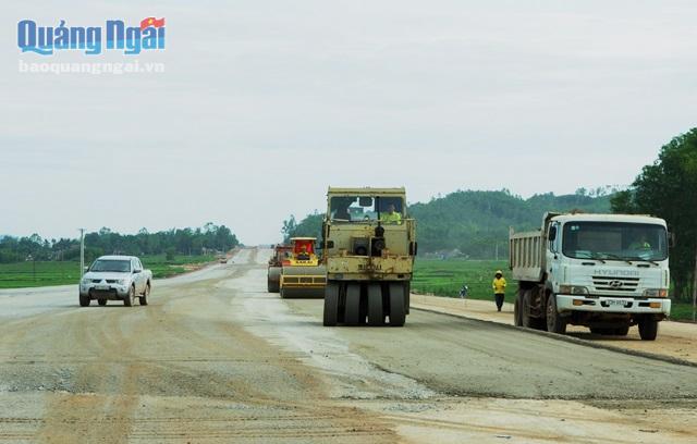 Các nhà thầu đang triển khai thi công dự án đường cao tốc Đà Nẵng- Quảng Ngãi
