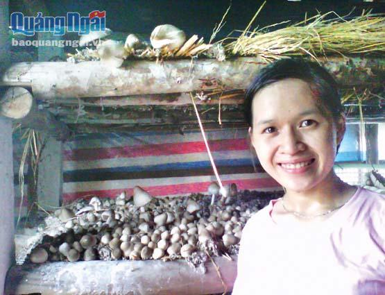 Mô hình trồng nấm rơm trong nhà của Nguyễn Thị Hảo.