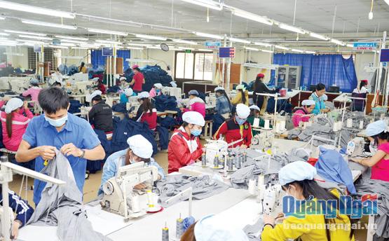 Cấp điện ổn định giúp Công ty may Vinatex Quảng Ngãi (KCN Tịnh Phong) nâng cao hiệu quả sản xuất kinh doanh.