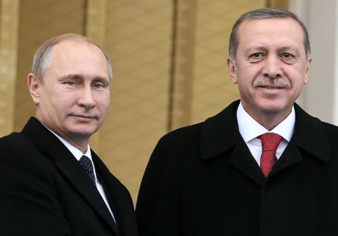 Tổng thống Nga Vladimir Putin (trái) và người đồng cấp Thổ Nhĩ Kỳ Recep Tayyip Erdogan trong một bức ảnh chụp tại thủ đô Ankara - Ảnh: AFP