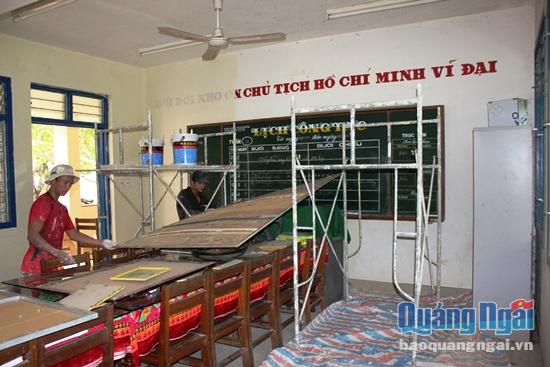 Việc sửa chữa, nâng cấp đang được tiến hành tại trường tiểu học Trà Phú