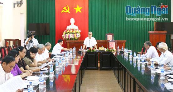 Phó Trưởng Ban thường trực Ban Dân vận Tỉnh ủy Võ Tấn Lãm phát biểu tại cuộc họp.