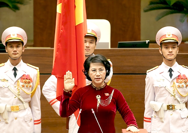 Chủ tịch Quốc hội khóa XIV Nguyễn Thị Kim Ngân tuyên thệ nhậm chức. Ảnh: VGP/Nhật Bắc