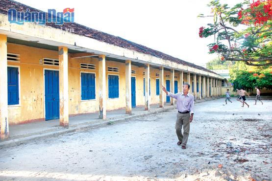 Nhiều phòng học ở Trường tiểu học số 2 An Vĩnh đã xuống cấp nghiêm trọng.Huy động xã hội hóa