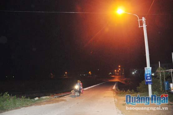 Hệ thống điện chiếu sáng được đầu tư, góp phần thay đổi diện mạo trung tâm huyện Tây Trà.