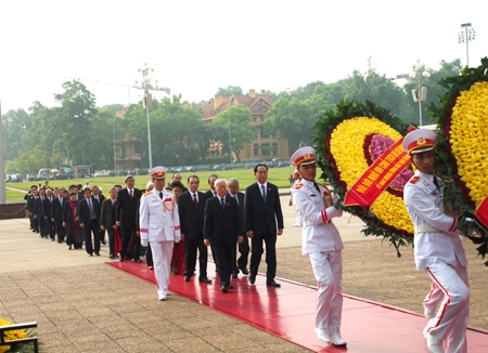  Lãnh đạo Đảng, Nhà nước vào lăng viếng Chủ tịch Hồ Chí Minh. Ảnh: VGP/Nhật Bắc
