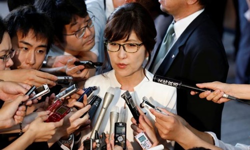 Bà Tomomi Inada hôm nay trả lời báo giới ở thủ đô Tokyo. Ảnh: Reuters