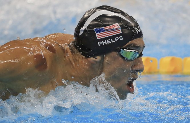 Michael Phelps trong đợt bơi chung kết 200m bướm. Ảnh: REUTERS