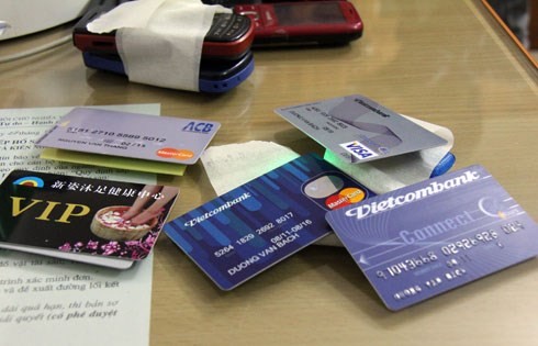 Khách dùng thẻ tín dụng tá hoả tài khoản bị trừ tiền dù không chi tiêu.