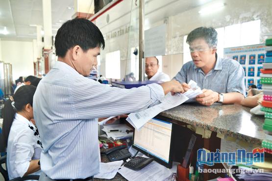 Đẩy mạnh ứng dụng mô hình một cửa điện tử hiện đại tại các huyện, thành phố giúp Quảng Ngãi đơn giản TTHC cho người dân.