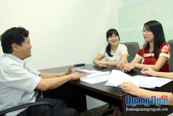 Giải quyết thủ tục hành chính cho doanh nghiệp FDI tại tổ một cửa VSIP Quảng Ngãi.