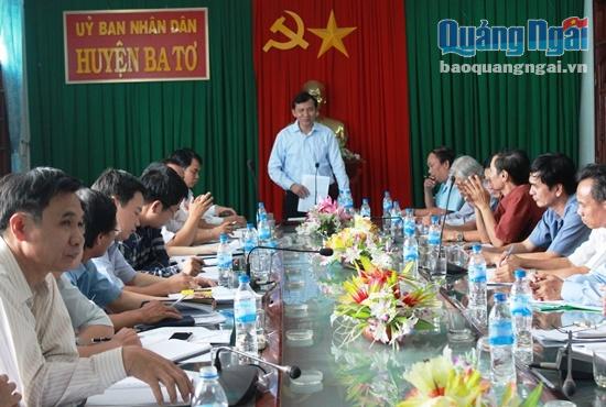 Phó Chủ tịch UBND tỉnh Phạm Trường Thọ phát biểu chỉ đạo tại cuộc họp.