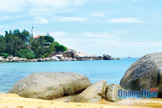 Cảnh sắc của bãi biển Hòn Cóc (Bình Thuận) nơi có món 