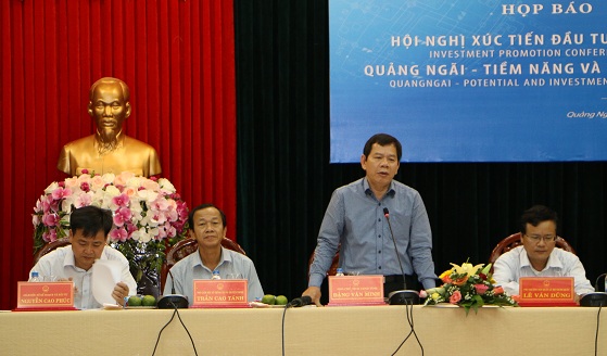 Ông Đặng Văn Minh (đứng) được phân công làm Phó Chủ tịch Thường trực UBND tỉnh
