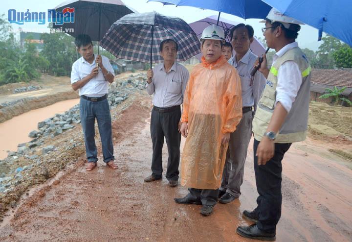 Phó Chủ tịch UBND tỉnh Đặng Văn Minh kiểm tra phòng chống ATNĐtại đường Cao tốc Đà Nẵng-Quảng Ngãi
