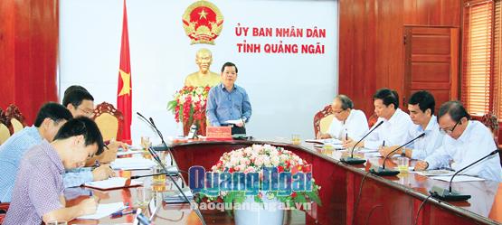Phó Chủ tịch Thường trực UBND tỉnh Đặng Văn Minh phát biểu kết luận cuộc họp.            