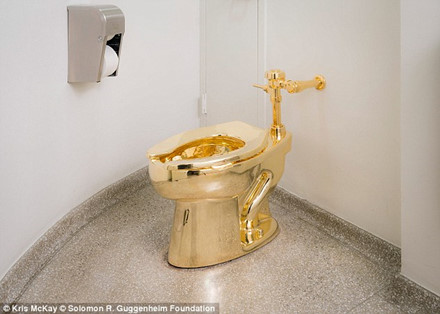 Nhà vệ sinh bằng vàng tại Bảo tàng Guggenheim ở New York đã mở cửa cho khách tham quan từ ngày 16.9.