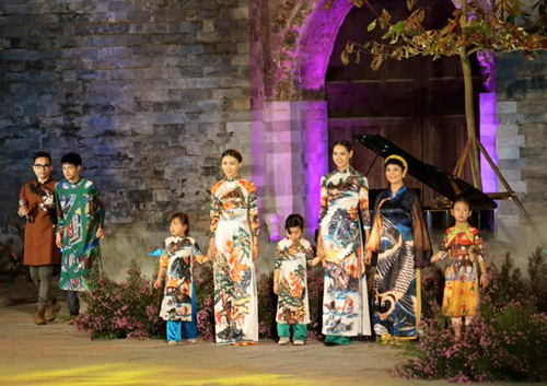Lễ hội áo dài Hà Nội diễn ra trong không gian cổ kính của Hoàng thành Thăng Long
