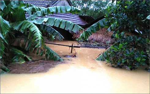 Nhiều nhà cửa ở Hà Tĩnh bị nước lũ nhấn chìm (ảnh: VTC News)