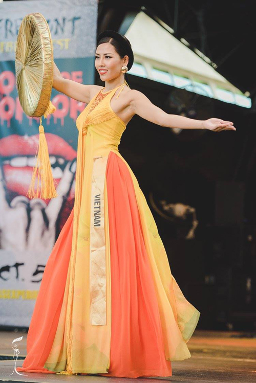 Nguyễn Thị Loan đứng thứ 3 trong top 10 Trang phục dân tộc của cuộc thi Miss Grand International 2016