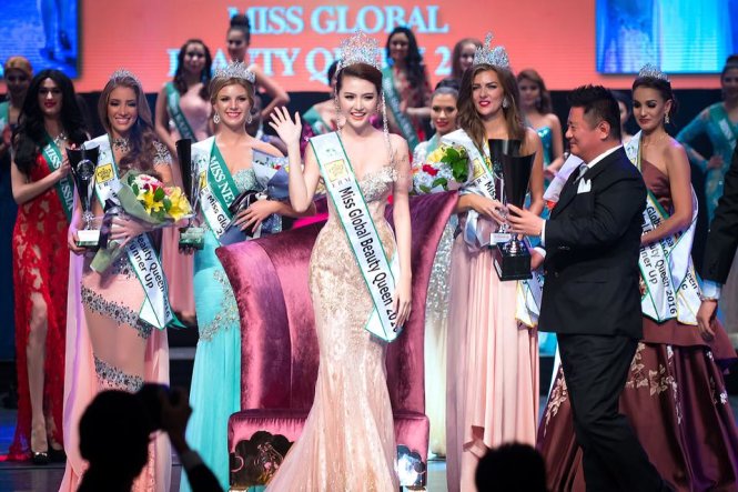 Ngọc Duyên vượt qua hơn 50 người đẹp để đăng quang Nữ hoàng sắc đẹp toàn cầu 2016