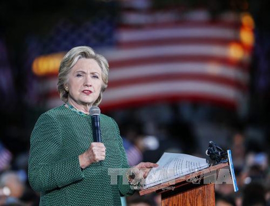   Ứng viên Tổng thống Hillary Clinton trong chiến dịch tranh cử ở Charlotte, Bắc Carolina ngày 23/10.  Ảnh: EPA/TTXVN