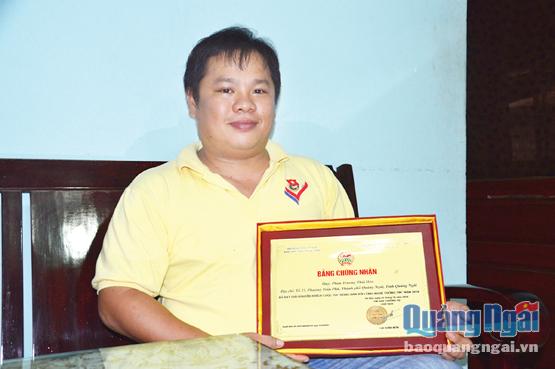  Anh Phan Trương Thái Hòa - người vừa đạt giải trong cuộc thi Nông dân với Internet do Hội Nông dân Việt Nam tổ chức.