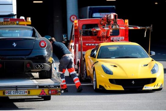Hai chiếc Ferrari vừa bị thu giữ