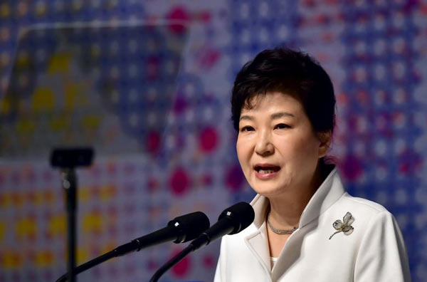 Lần thứ hai Tổng thống Park Geun-hye xuất hiện trên truyền thống để xin lỗi vì khiến công chúng lo ngại về vụ việc trên