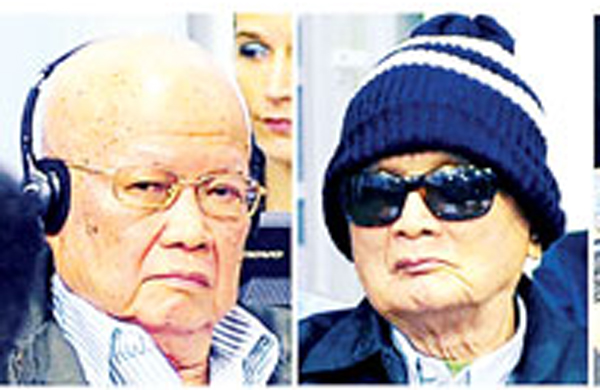  Từ trái sang: Khieu Samphan và Nuon Chea tại phiên điều trần ngày 27-6-2011