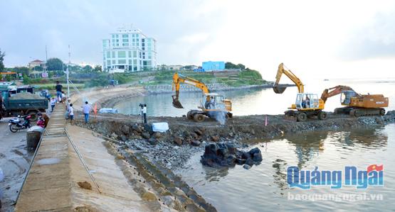 Công trình cảng Bến Đình Lý Sơn sau khi hoàn thành sẽ góp phần thúc đẩy phát triển kinh tế, xã hội... cho huyện đảo Lý Sơn.