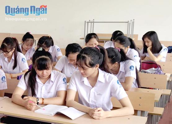  Sinh viên Trường ĐH  Phạm Văn Đồng trong giờ học.