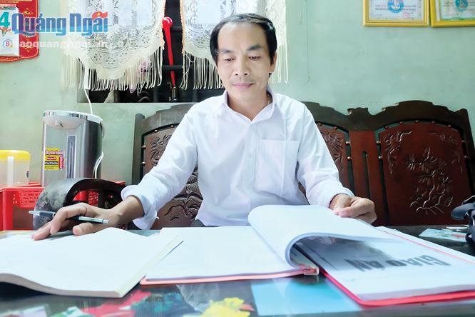  Nhiều năm giảng dạy ở vùng cao, thầy Nguyễn Văn Phu luôn nỗ lực nâng cao chuyên môn. ẢNH: B.H
