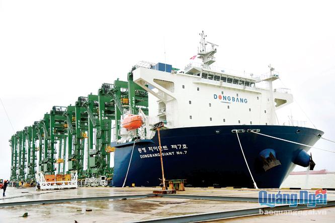 Sản phẩm cơ khí công nghiệp nặng của Công ty Doosan Vina xuất khẩu đi nước ngoài   Ảnh: PV