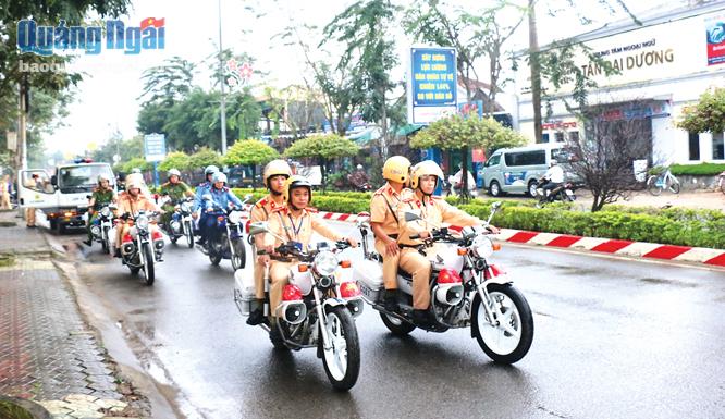 Cảnh sát giao thông Công an TP.Quảng Ngãi ra quân mở đợt cao điểm đảm bảo ATGT.