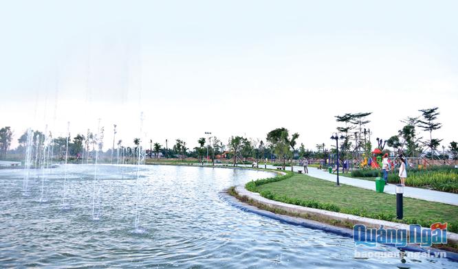  Công viên xanh trong khu đô thị VSIP Quảng Ngãi.  ẢNH: Minh Bảo