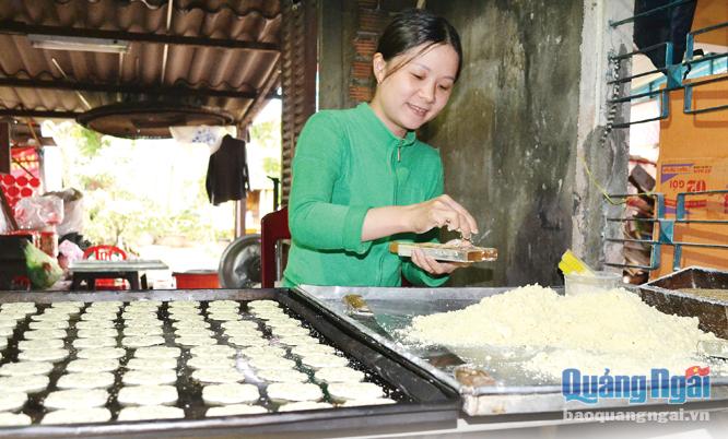 Những chiếc bánh quê tuy đơn giản nhưng không thể thiếu đối với người dân xứ Quảng. Ảnh: Hoa – Thu