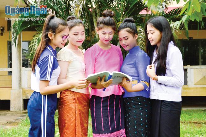 Các bạn sinh viên Lào đang học tập và sinh sống ở Quảng Ngãi.