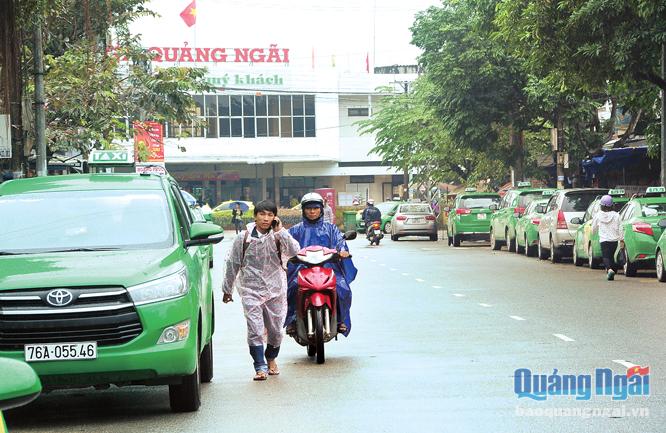 Việc các hãng taxi từ chối vận chuyển khách đi cự ly ngắn sẽ bị xử lý nghiêm.