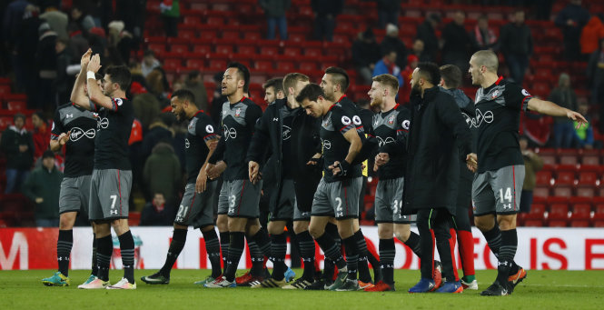 Các cầu thủ Southampton ăn mừng sau trận thắng. Ảnh: REUTERS