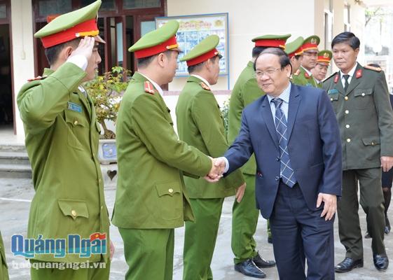 Phó Bí thư Thường trực Tỉnh ủy Nguyễn Thanh Quang đến thăm Tết tại đơn vị Cảnh sát 113