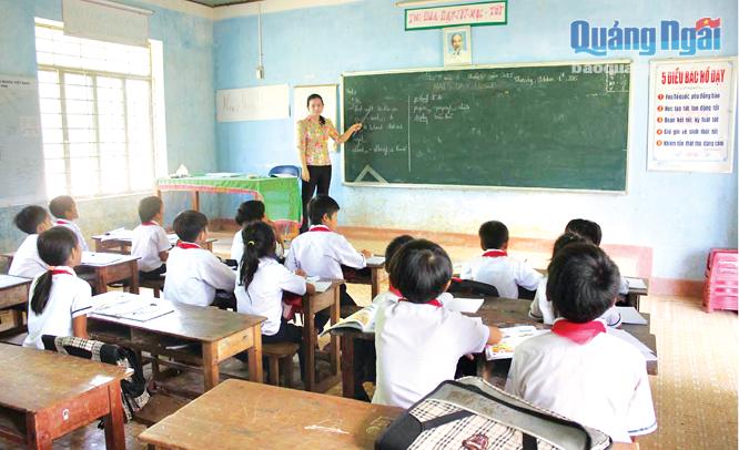 Cô giáo Phạm Kim Chi trong giờ lên lớp.
