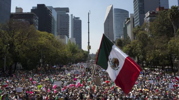 Hàng chục nghìn người ở Mexico đã xuống đường biểu tình phản đối chính sách về nhập cư của Tổng thống Mỹ Donald Trump. (Ảnh minh họa: Getty)