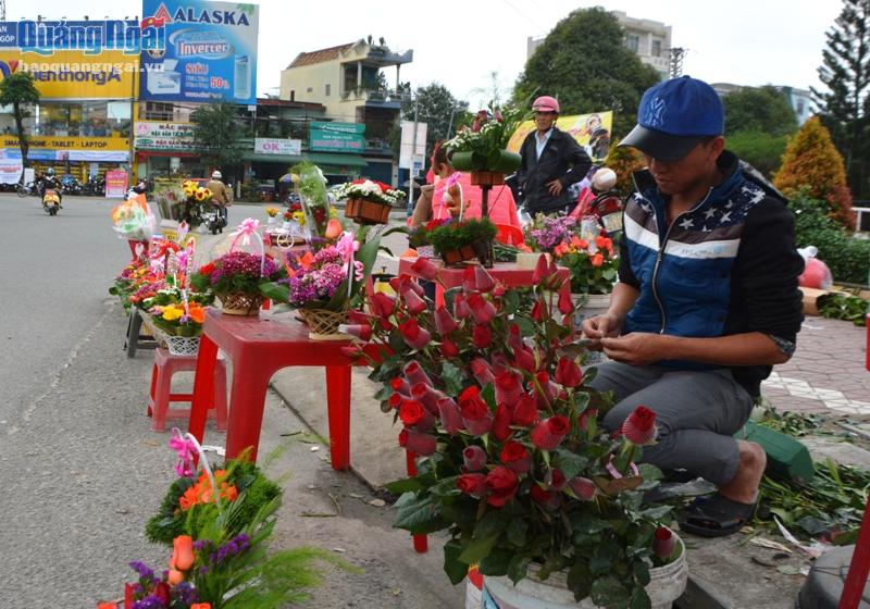 Tuy nhiên, so với năm 2016, hoa tươi ít khách hàng mua,