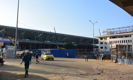 Sau 1 năm triển khai xây dựng, Nhà ga hành khách quốc tế Đà Nẵng phục vụ APEC 2017 đã gần hoàn thiện. Ảnh: VGP/Lưu Hương