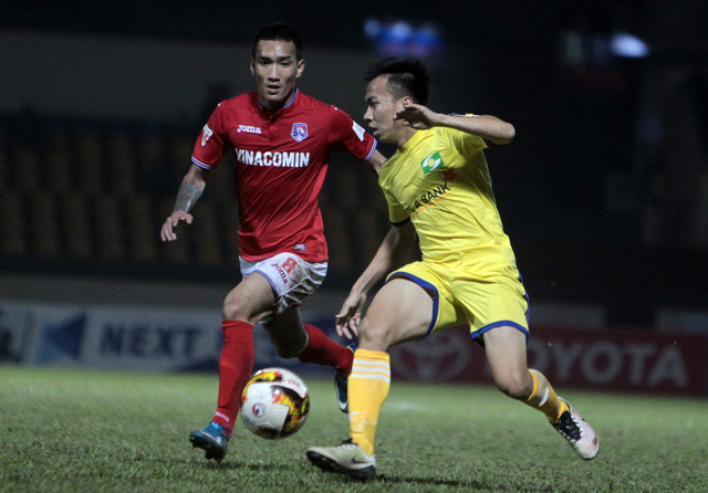 Minh Tuấn ghi cả hai bàn trong chiến thắng của Than Quảng Ninh 