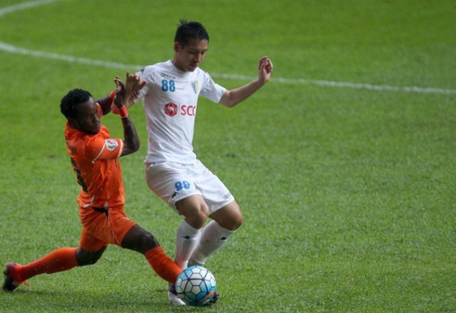   Hùng Dũng (88) ghi một bàn thắng đẹp ở cuối trận mang về 1 điểm cho CLB Hà Nội. Ảnh: AFC