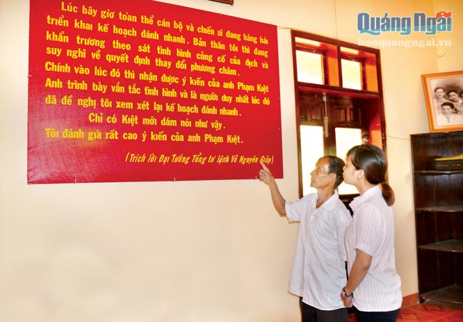 Ông Phạm Ngọc Quý giới thiệu những tư liệu lịch sử về Trung tướng Phạm Kiệt.