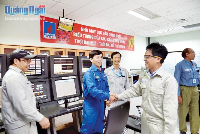 Lãnh đạo Công ty BSR kiểm tra hoạt động vận hành sản xuất ở Nhà máy lọc dầu Dung Quất.